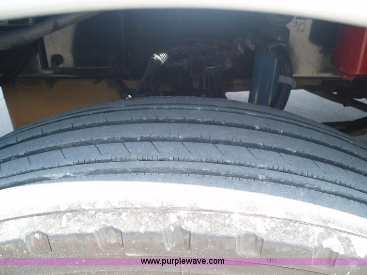 image for item 1337 2003 Kenworth T600 semi truck