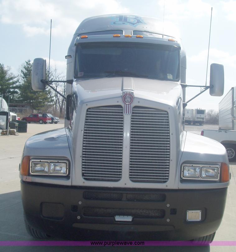 image for item 1337 2003 Kenworth T600 semi truck