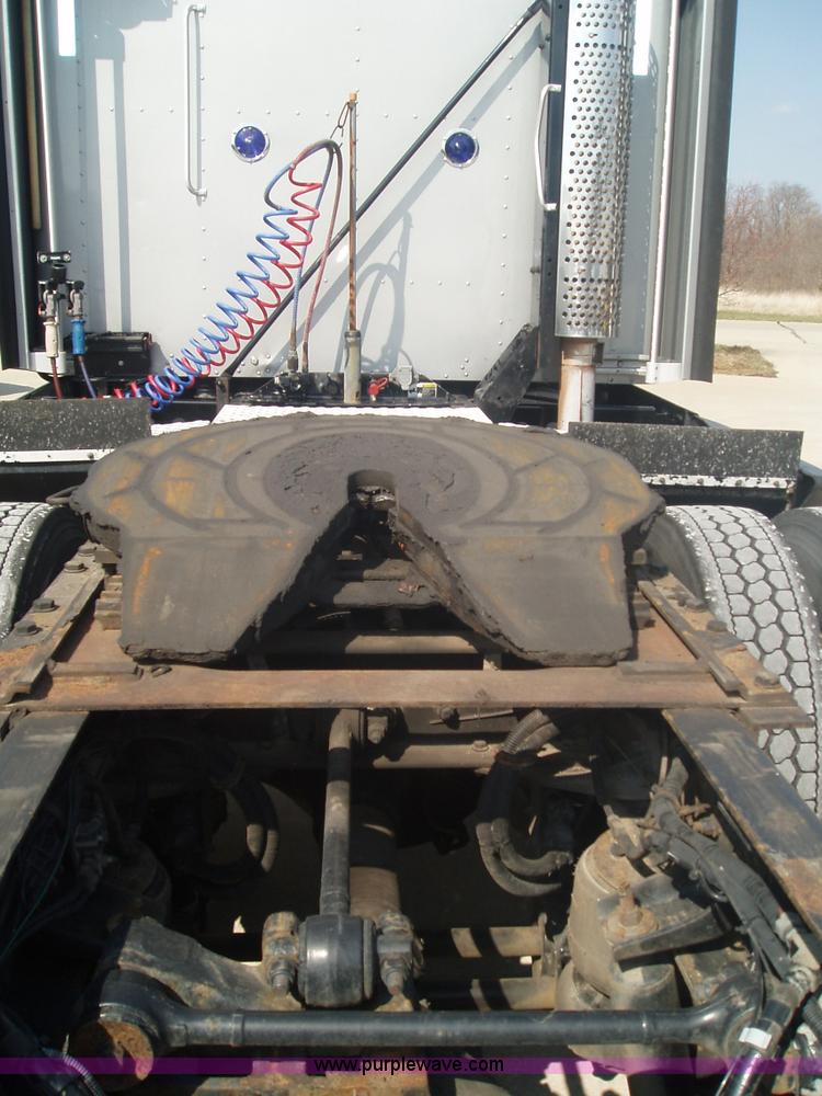 image for item 1337 2003 Kenworth T600 semi truck