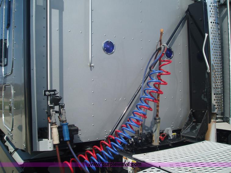 image for item 1337 2003 Kenworth T600 semi truck