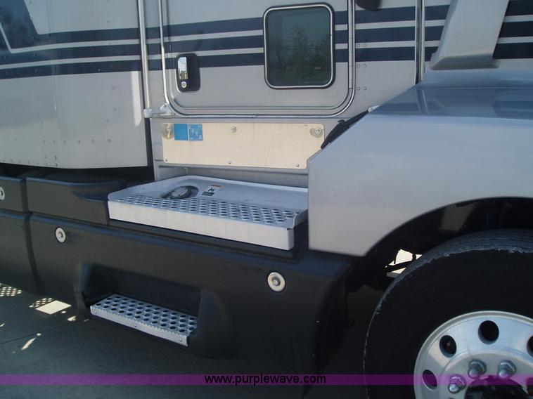 image for item 1337 2003 Kenworth T600 semi truck