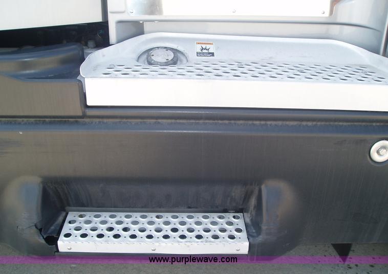 image for item 1337 2003 Kenworth T600 semi truck