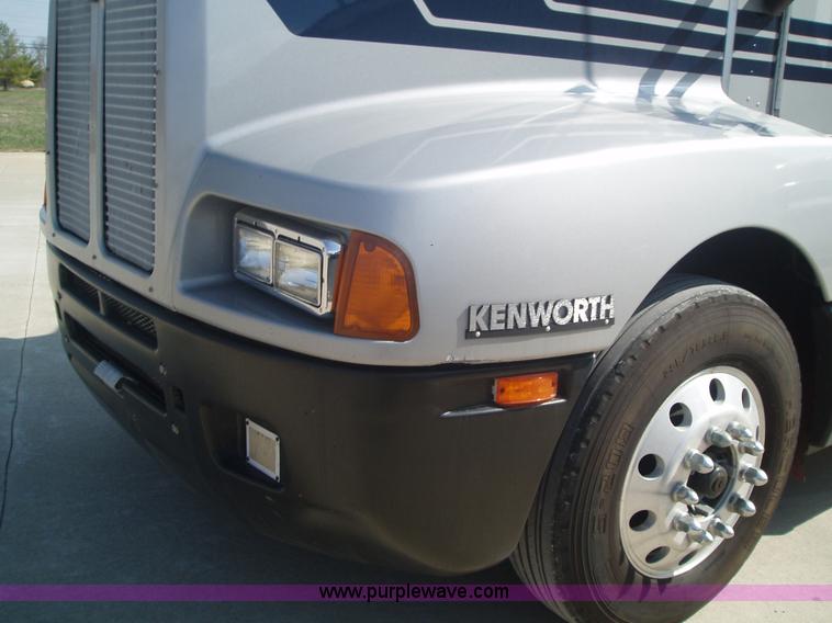image for item 1337 2003 Kenworth T600 semi truck