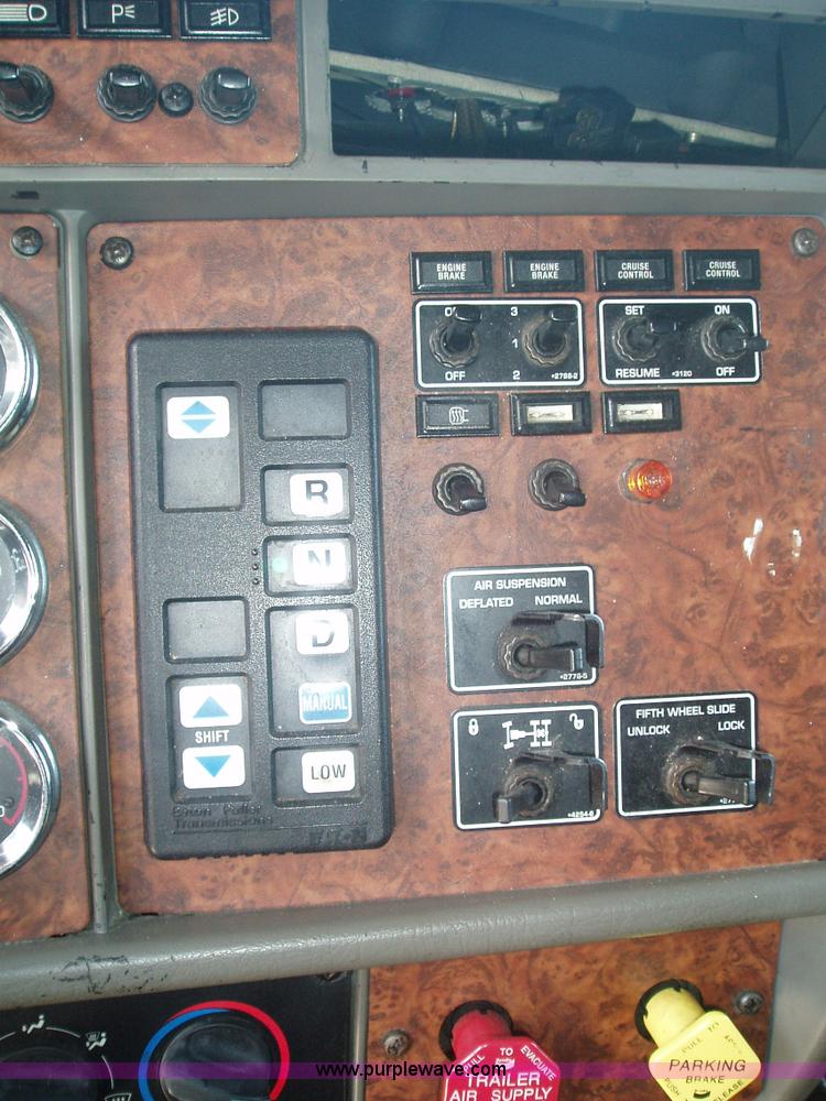 image for item 1337 2003 Kenworth T600 semi truck