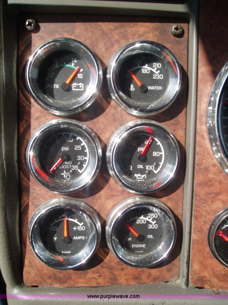 image for item 1337 2003 Kenworth T600 semi truck