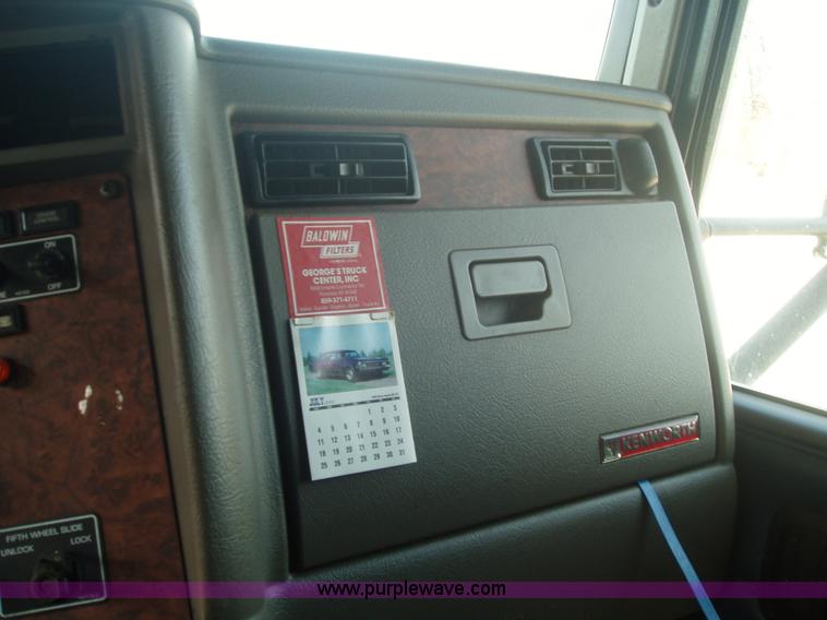 image for item 1337 2003 Kenworth T600 semi truck