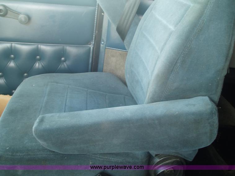 image for item 1337 2003 Kenworth T600 semi truck