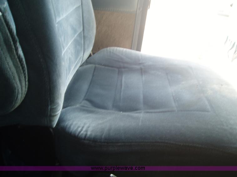 image for item 1337 2003 Kenworth T600 semi truck