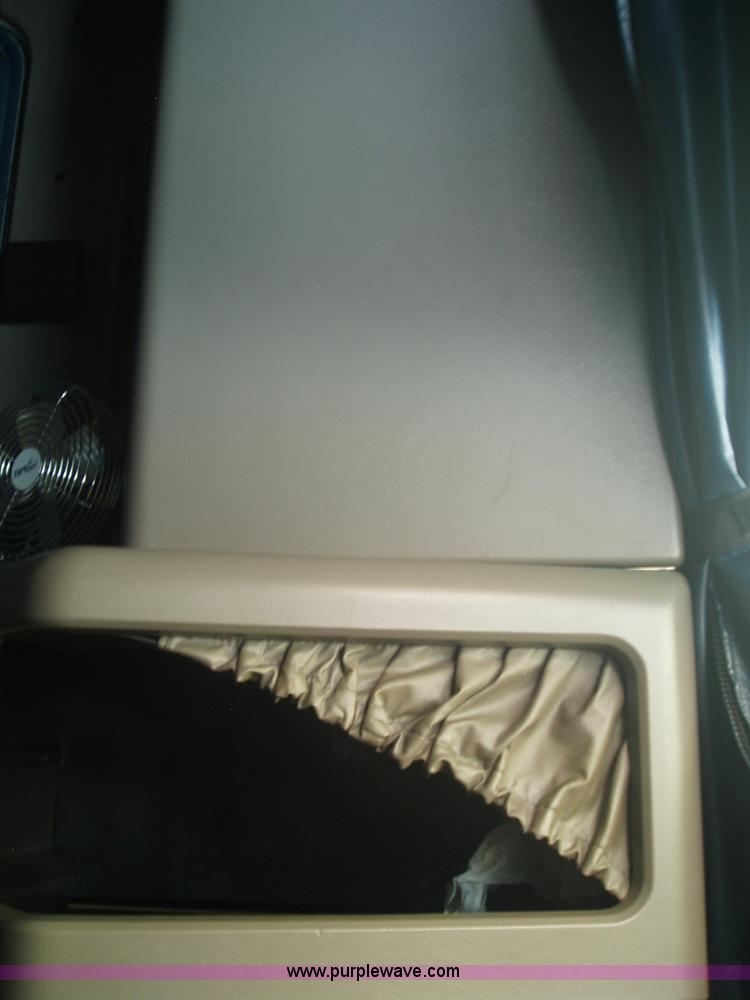 image for item 1337 2003 Kenworth T600 semi truck