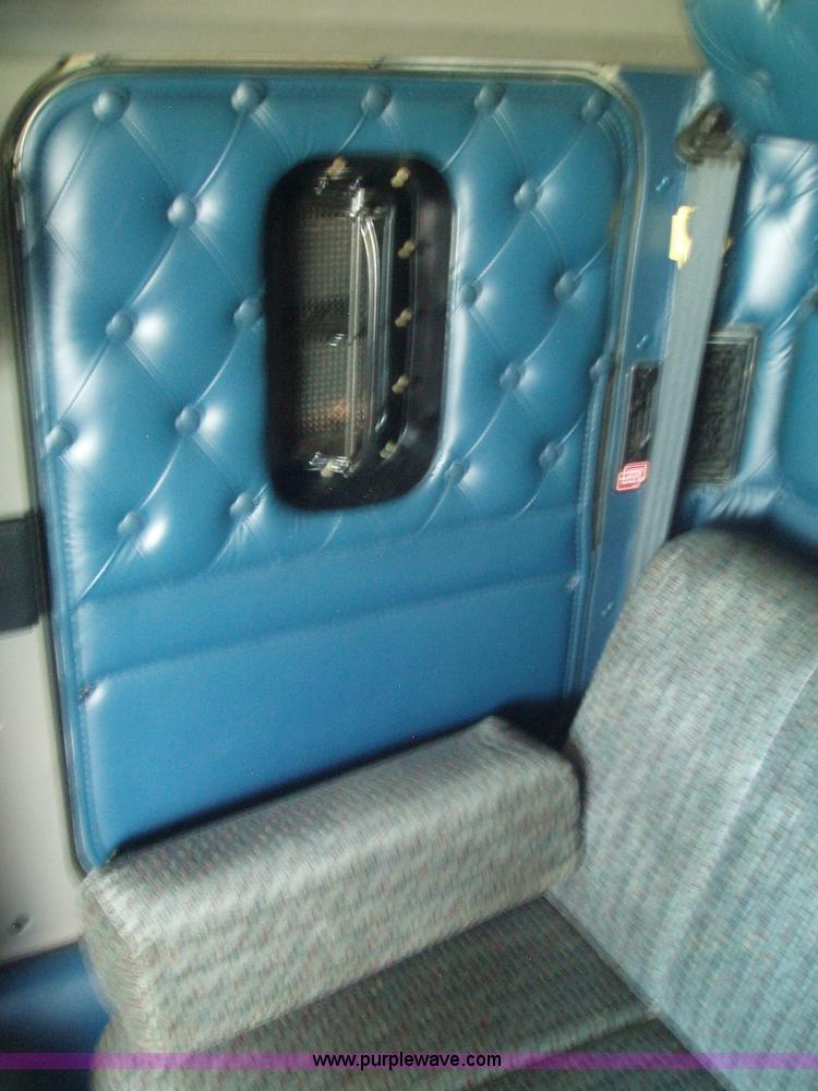 image for item 1337 2003 Kenworth T600 semi truck