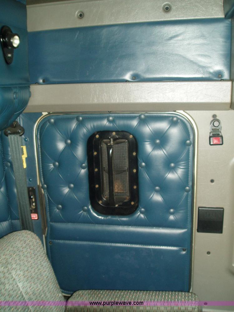 image for item 1337 2003 Kenworth T600 semi truck