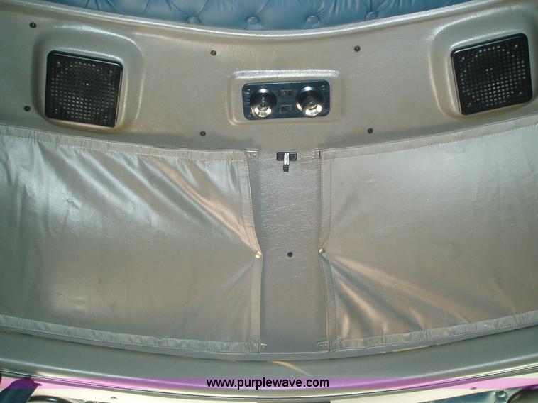 image for item 1337 2003 Kenworth T600 semi truck