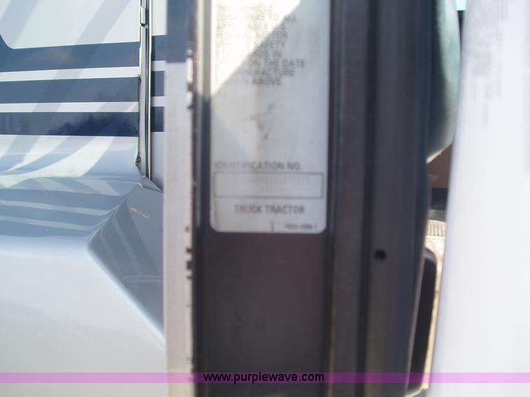 image for item 1337 2003 Kenworth T600 semi truck