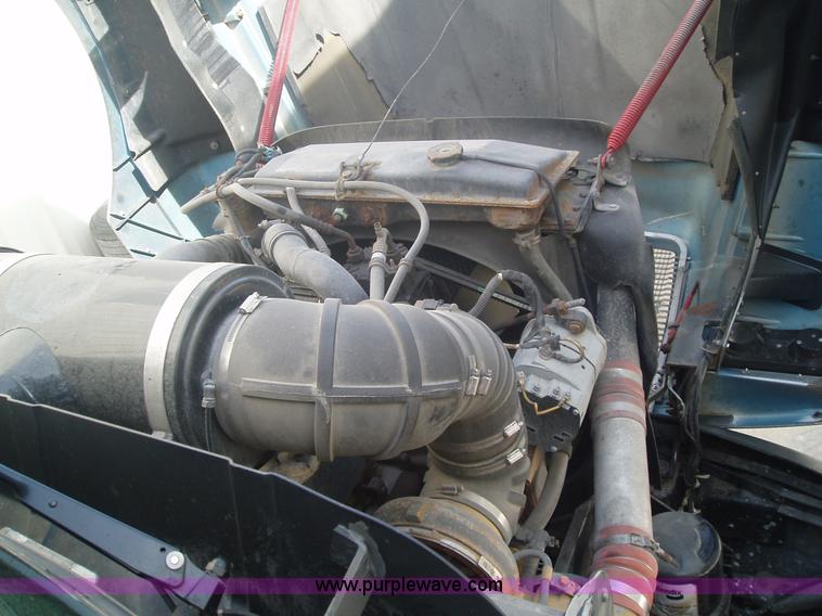 image for item 1337 2003 Kenworth T600 semi truck