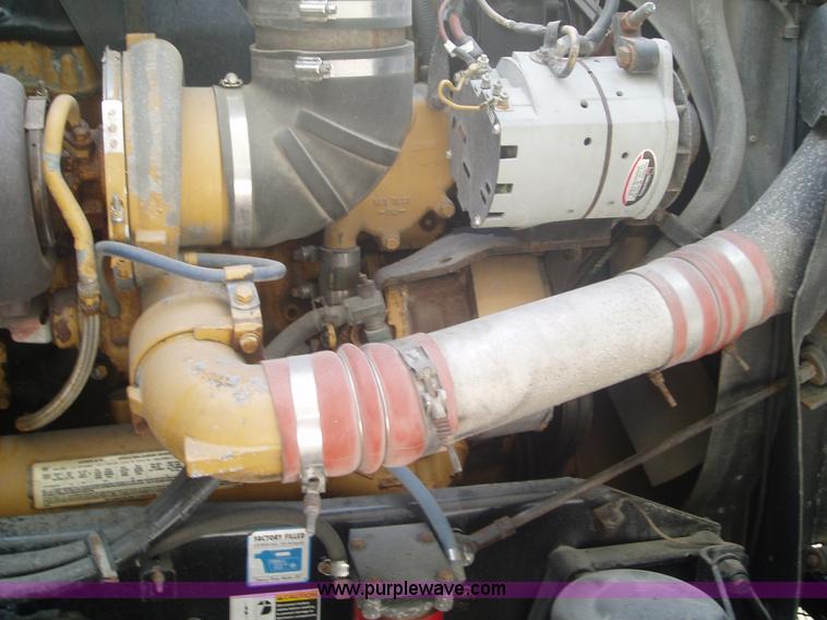 image for item 1337 2003 Kenworth T600 semi truck