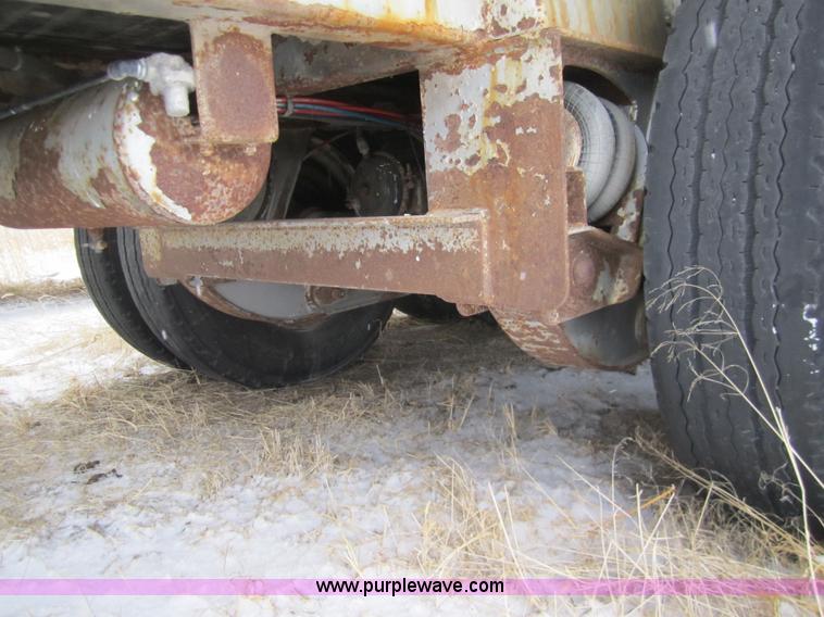 image for item 2985 2000 Flowboy CB4000 42' trailer