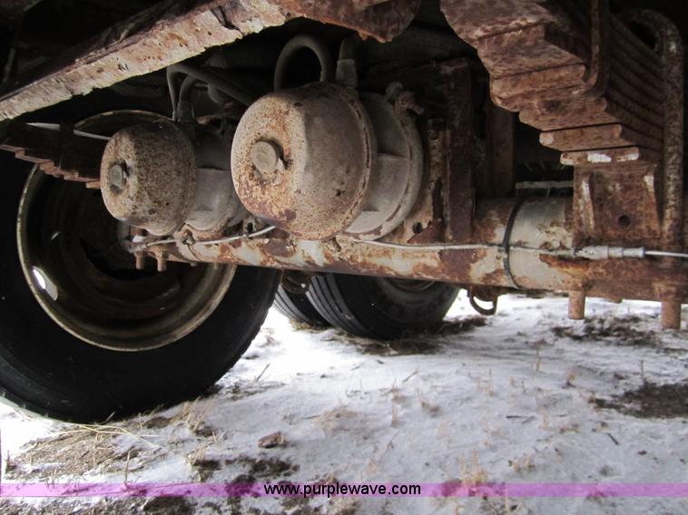 image for item 2985 2000 Flowboy CB4000 42' trailer