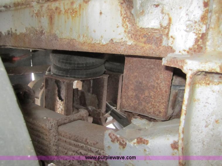 image for item 2985 2000 Flowboy CB4000 42' trailer