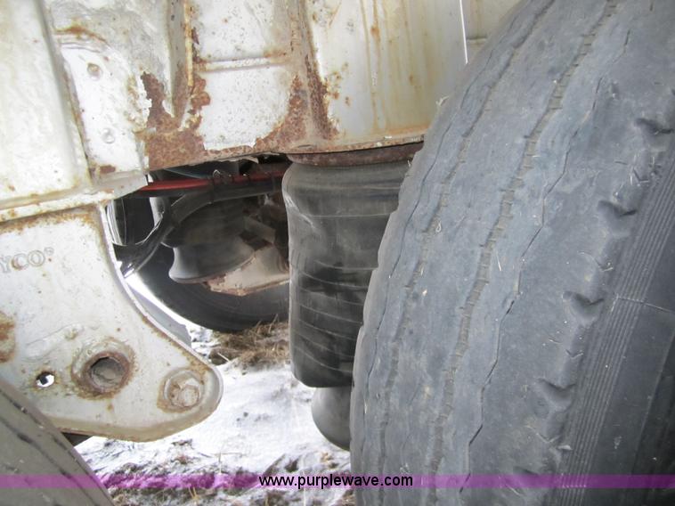 image for item 2985 2000 Flowboy CB4000 42' trailer