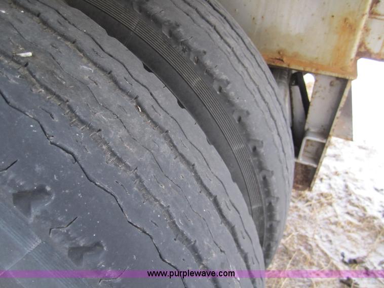 image for item 2985 2000 Flowboy CB4000 42' trailer