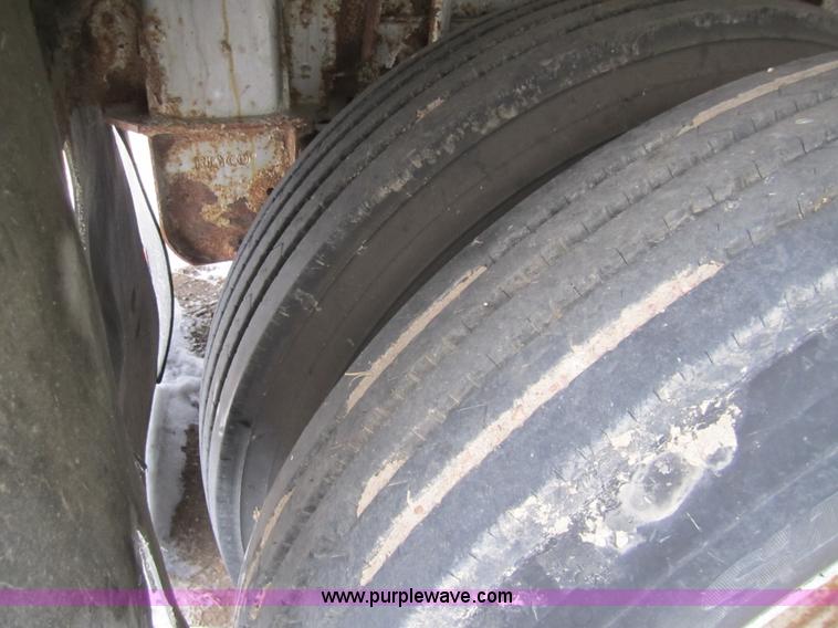 image for item 2985 2000 Flowboy CB4000 42' trailer