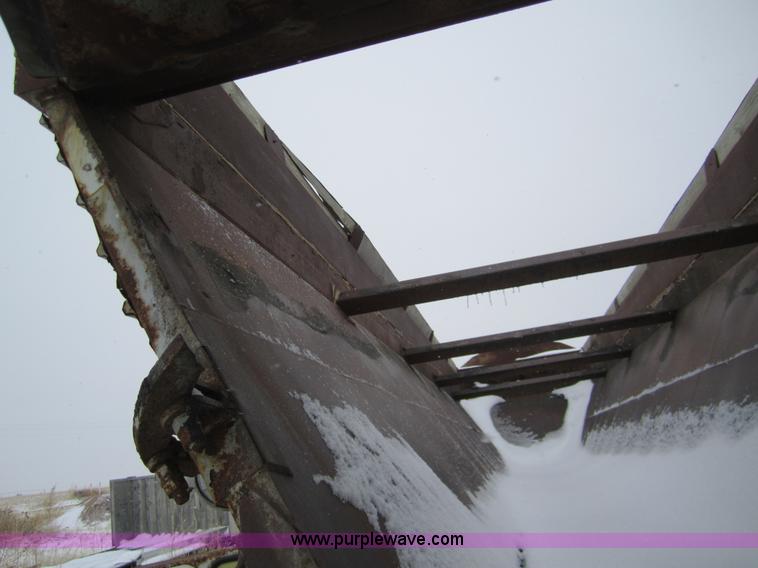 image for item 2985 2000 Flowboy CB4000 42' trailer