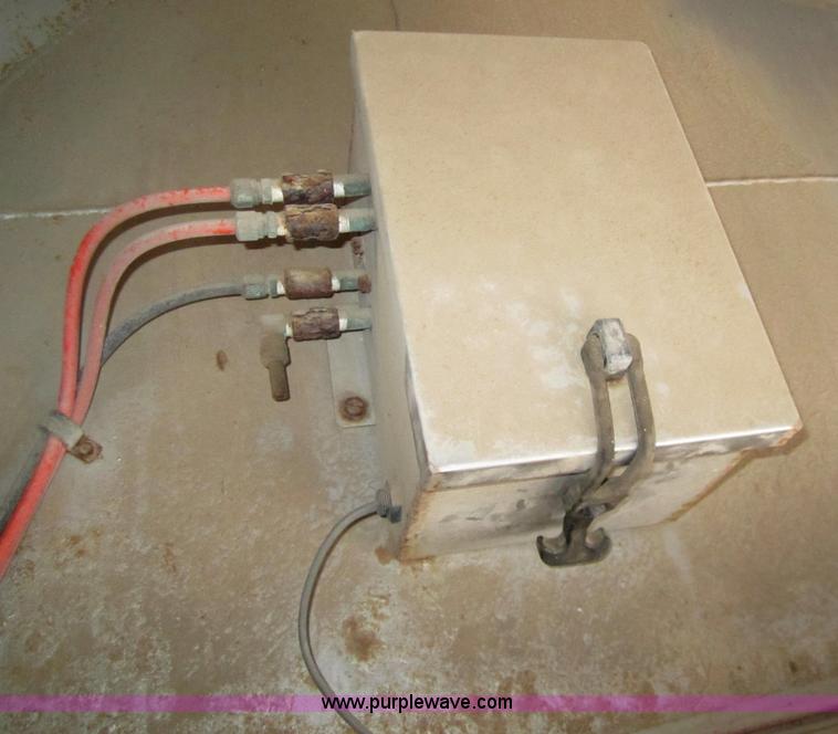 image for item 2985 2000 Flowboy CB4000 42' trailer