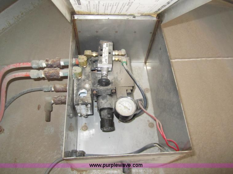 image for item 2985 2000 Flowboy CB4000 42' trailer