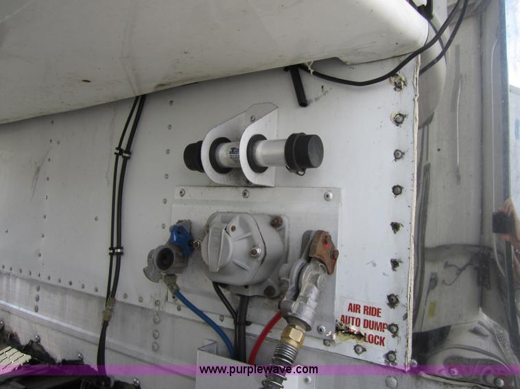 image for item 3771 2002 Wabash 53' reefer van trailer