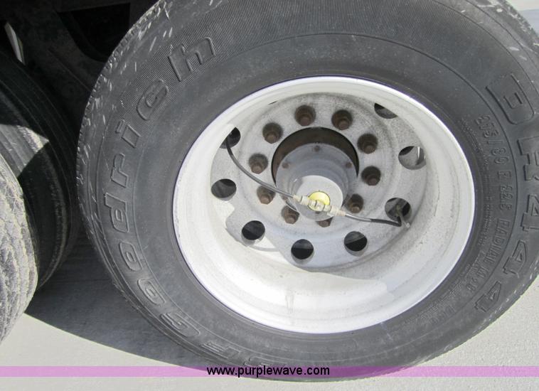 image for item 3772 2002 Wabash 53' reefer van trailer