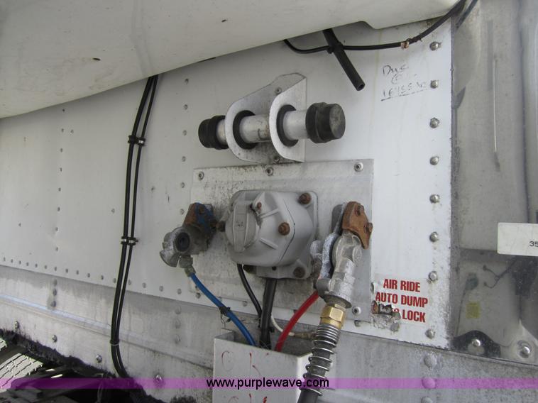 image for item 3772 2002 Wabash 53' reefer van trailer