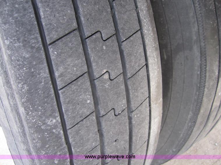 image for item 3776 2001 Great Dane 53' dry van trailer