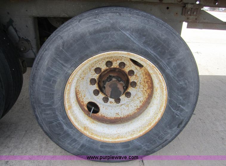 image for item 3776 2001 Great Dane 53' dry van trailer