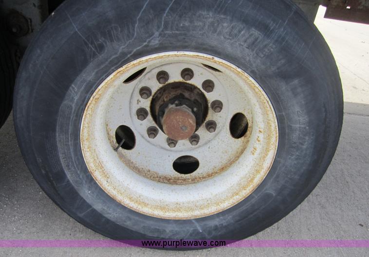 image for item 3777 2001 Great Dane 53' dry van trailer