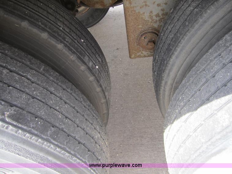 image for item 3780 1999 Great Dane 53' dry van trailer