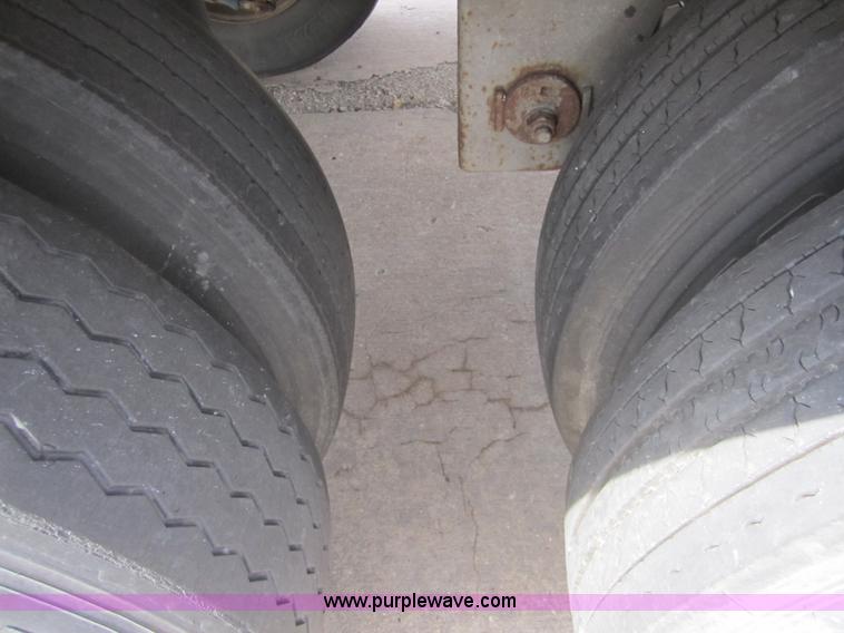 image for item 3781 2001 Great Dane 53' dry van trailer