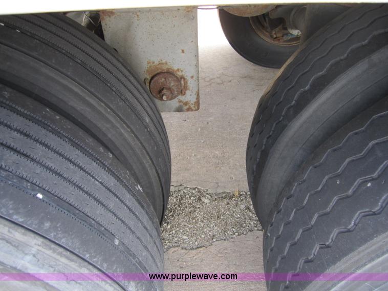 image for item 3781 2001 Great Dane 53' dry van trailer