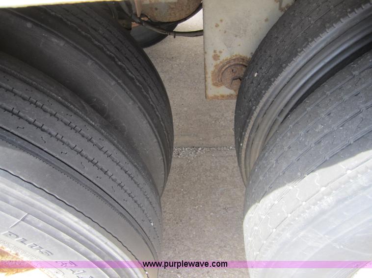 image for item 3782 1999 Great Dane 53' dry van trailer