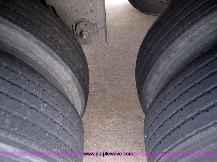 image for item 3783 2001 Great Dane 53' dry van trailer