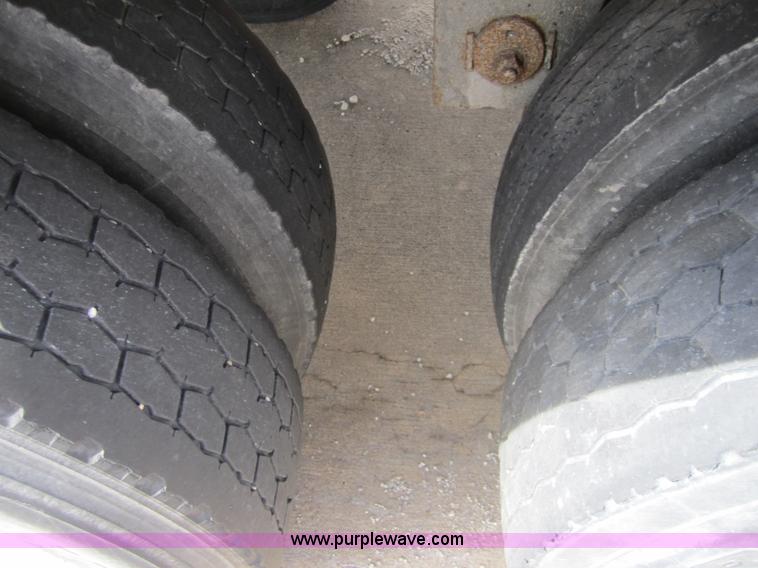 image for item 3784 2001 Great Dane 53' dry van trailer