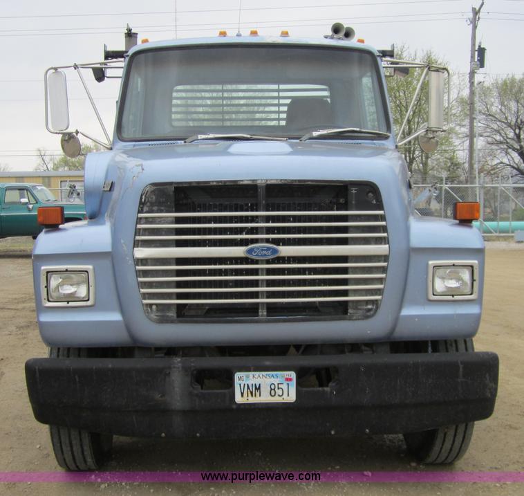 image for item 3810 1987 Ford LN9000 flatbed truck