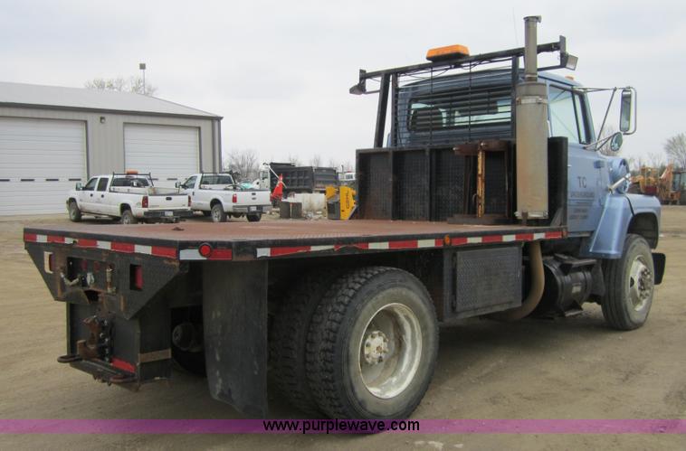image for item 3810 1987 Ford LN9000 flatbed truck