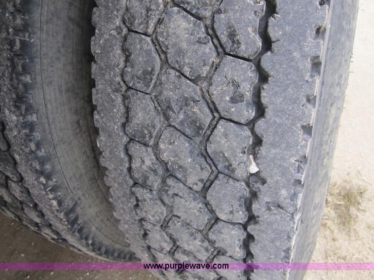 image for item 3810 1987 Ford LN9000 flatbed truck