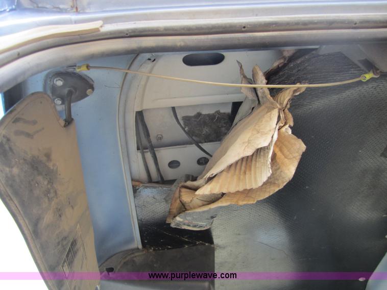 image for item 3810 1987 Ford LN9000 flatbed truck