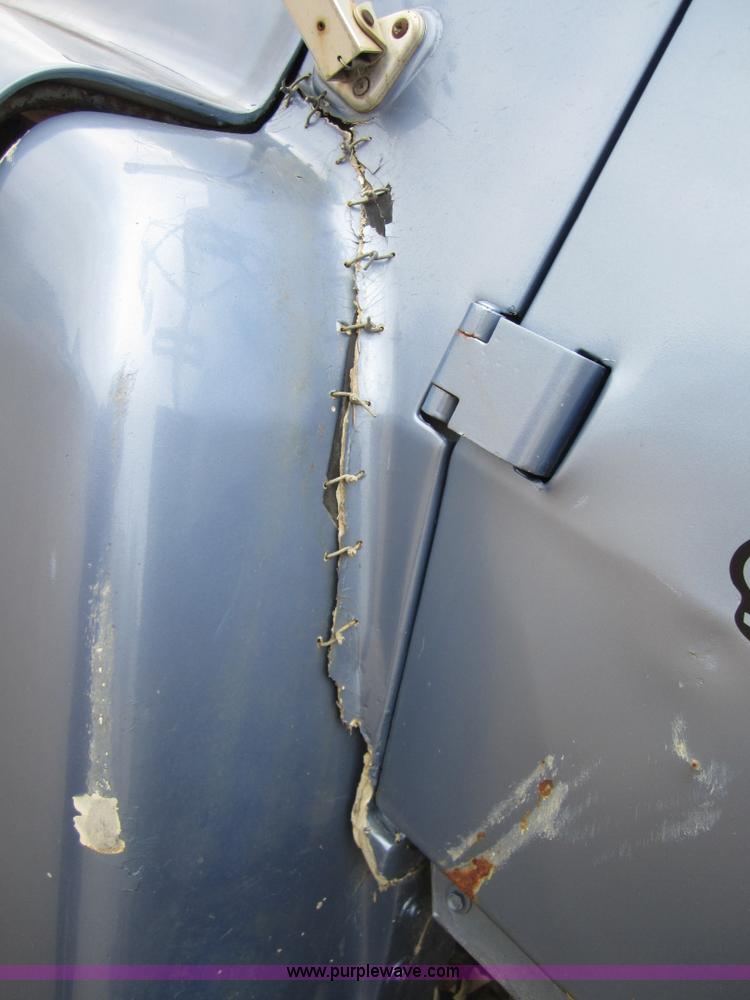 image for item 3810 1987 Ford LN9000 flatbed truck