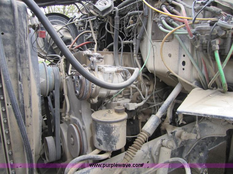 image for item 3810 1987 Ford LN9000 flatbed truck