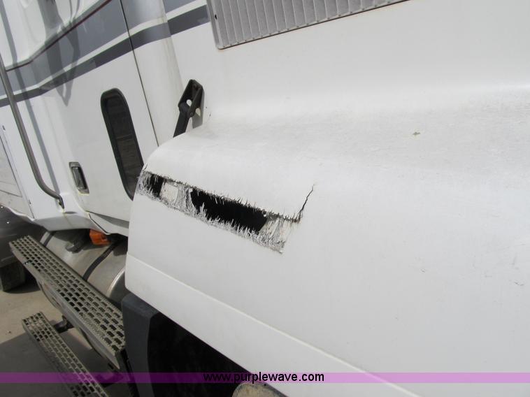 image for item 4096 1993 Mack CH613 semi truck