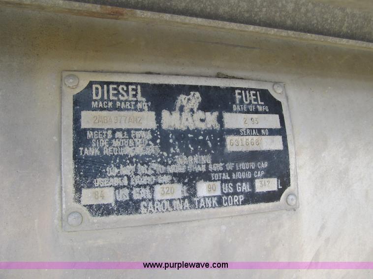 image for item 4096 1993 Mack CH613 semi truck