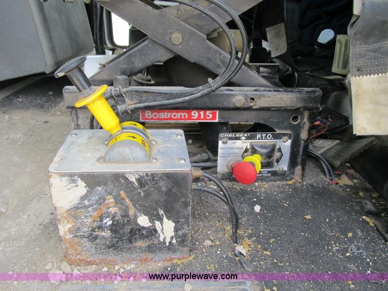 image for item 4096 1993 Mack CH613 semi truck