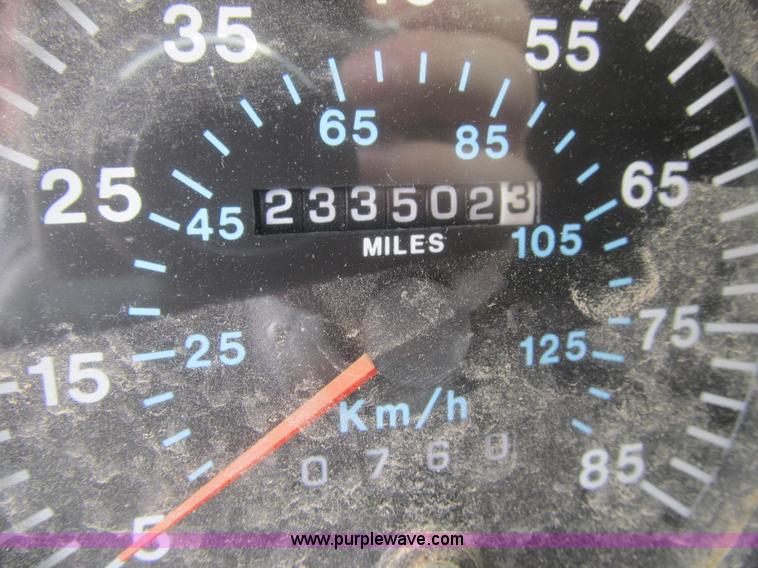 image for item 4096 1993 Mack CH613 semi truck